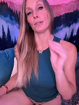 ItsDanniG online show from November 15, 2025, 8:57 pm