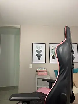 DianaHopson online show from November 13, 2025, 10:30 am