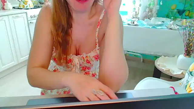 EveLove33 online show from April 14, 2026, 10:31 am