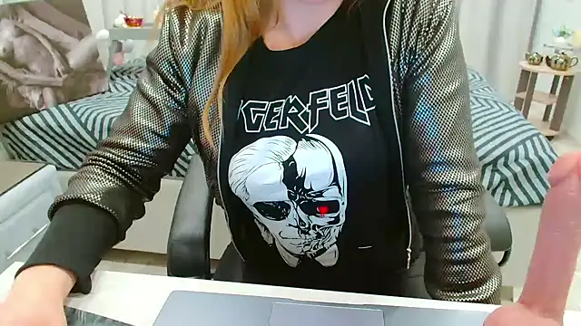 EveLove33 online show from April 4, 2026, 4:02 pm