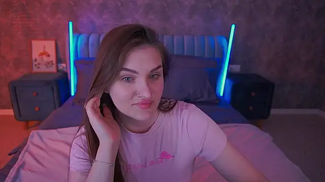 EmmyCharmm online show from April 9, 2026, 5:42 am