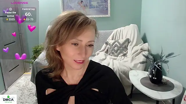Snapshot of HornyMilf_777 chatting on November 21, 2025, 5:50 am HornyMilf 777 online show from November 21, 2025, 5:50 am