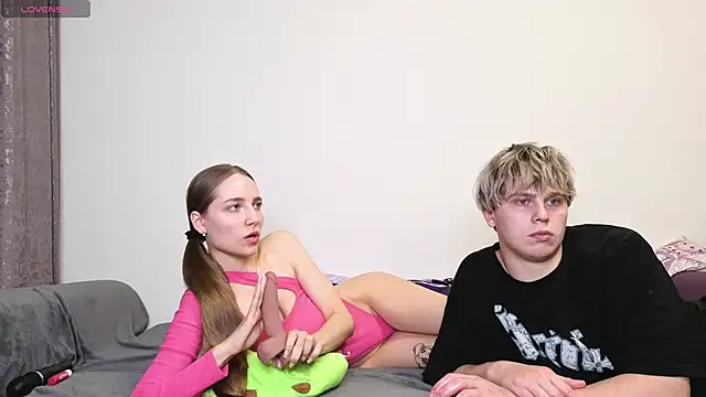 Emily and Ilumi online show from September 24, 2025, 12:55 pm