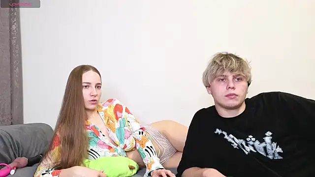 Emily and Ilumi online show from September 25, 2025, 10:21 am