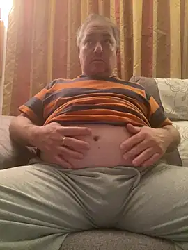 Snapshot of Russirayu chatting on February 9, 2026, 11:25 pm Russirayu online show from February 9, 2026, 11:25 pm