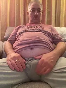 Snapshot of Russirayu chatting on March 15, 2026, 11:01 pm Russirayu online show from March 15, 2026, 11:01 pm