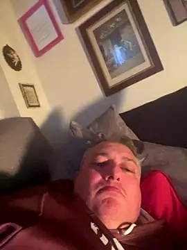 Snapshot of Russirayu chatting on January 8, 2026, 3:18 pm Russirayu online show from January 8, 2026, 3:18 pm