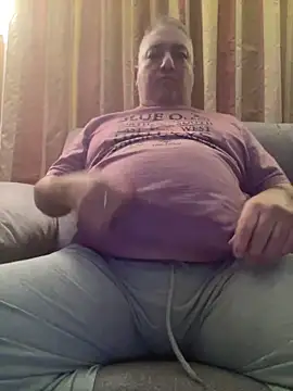 Snapshot of Russirayu chatting on February 22, 2026, 11:06 pm Russirayu online show from February 22, 2026, 11:06 pm