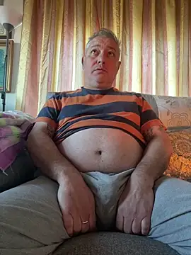 Snapshot of Russirayu chatting on December 22, 2025, 8:14 am Russirayu online show from December 22, 2025, 8:14 am