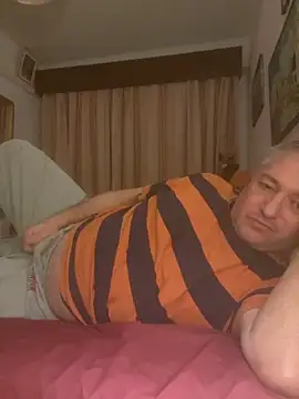 Snapshot of Russirayu chatting on November 28, 2025, 10:54 pm Russirayu online show from November 28, 2025, 10:54 pm