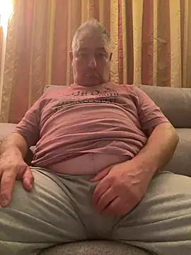 Snapshot of Russirayu chatting on March 4, 2026, 12:07 am Russirayu online show from March 4, 2026, 12:07 am