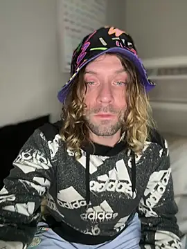 Snapshot of 4kUsh2Fashion0 chatting on February 4, 2025, 9:10 pm 4kUsh2Fashion0 online show from February 4, 2025, 9:10 pm