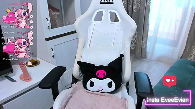 Snapshot of EveEvian chatting on March 8, 2025, 2:40 pm EveEvian online show from March 8, 2025, 2:40 pm