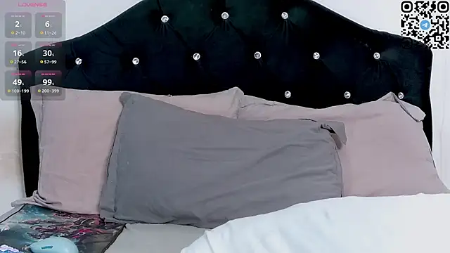 Snapshot of nonawhitemm chatting on November 28, 2025, 12:11 am nonawhitemm online show from November 28, 2025, 12:11 am