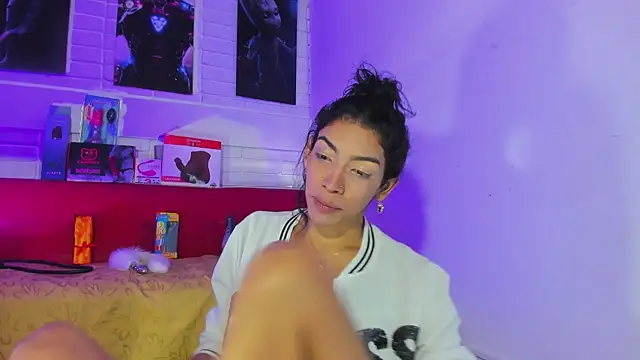 Snapshot of Alahia_Rodriguez chatting on March 19, 2025, 12:34 pm Alahia Rodriguez online show from March 19, 2025, 12:34 pm