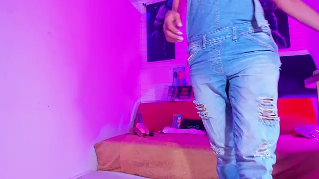 Snapshot of Alahia_Rodriguez chatting on March 21, 2025, 3:57 pm Alahia Rodriguez online show from March 21, 2025, 3:57 pm