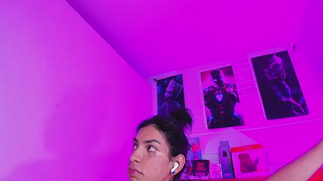 Snapshot of Alahia_Rodriguez chatting on March 20, 2025, 12:43 pm Alahia Rodriguez online show from March 20, 2025, 12:43 pm