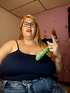 EllisW8 online show from December 14, 2025, 11:43 pm