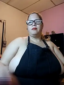 EllisW8 online show from April 19, 2026, 2:18 pm