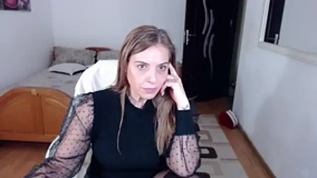 Snapshot of evamaria2024 chatting on November 28, 2025, 10:15 am evamaria2024 online show from November 28, 2025, 10:15 am