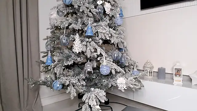 Smileyouarehere online show from December 23, 2025, 12:00 am