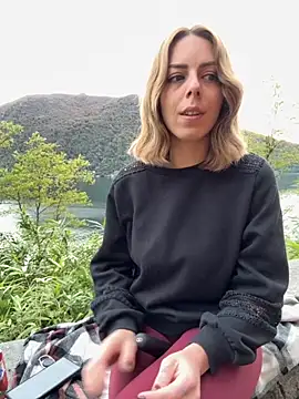 Mia Railey online show from October 27, 2025, 2:29 pm