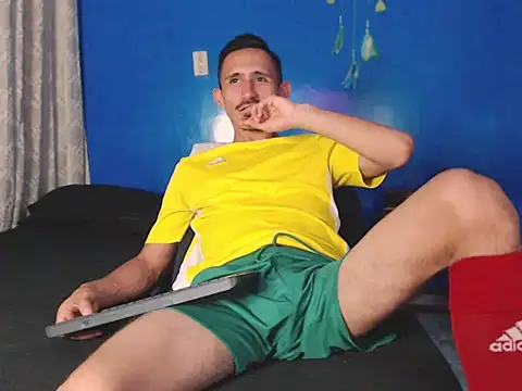 HomeAloneK online show from November 11, 2025, 7:30 pm