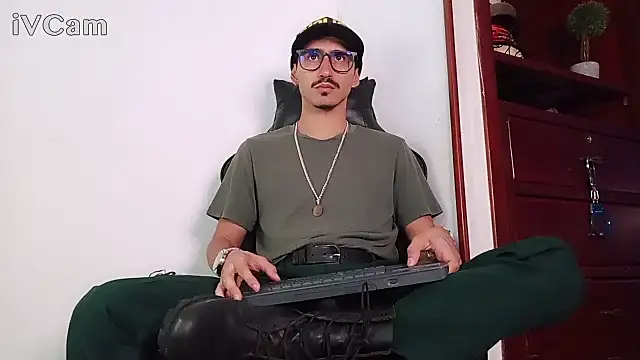 HomeAloneK online show from November 23, 2025, 7:24 pm