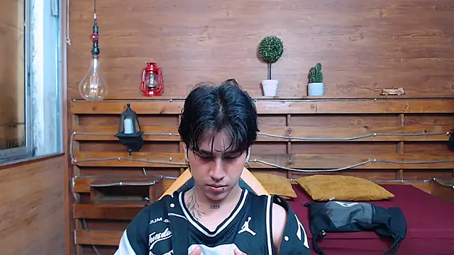 Snapshot of alex_477 chatting on November 26, 2025, 11:43 am alex 477 online show from November 26, 2025, 11:43 am