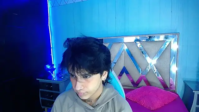 Snapshot of alex_477 chatting on November 24, 2025, 11:32 am alex 477 online show from November 24, 2025, 11:32 am