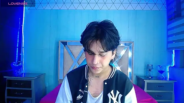 Snapshot of alex_477 chatting on November 27, 2025, 11:43 am alex 477 online show from November 27, 2025, 11:43 am