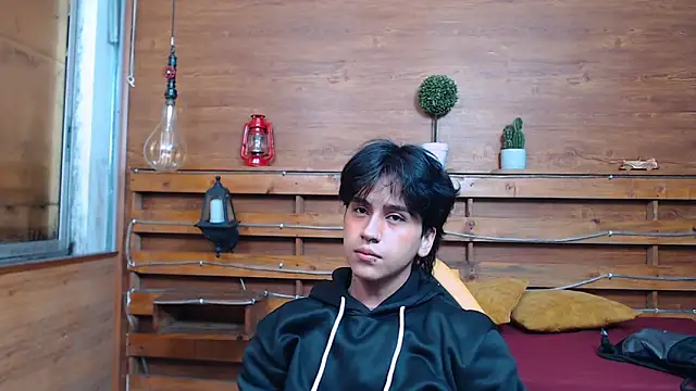 Snapshot of alex_477 chatting on November 12, 2025, 11:47 am alex 477 online show from November 12, 2025, 11:47 am