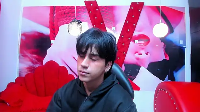 Snapshot of alex_477 chatting on November 21, 2025, 11:31 am alex 477 online show from November 21, 2025, 11:31 am