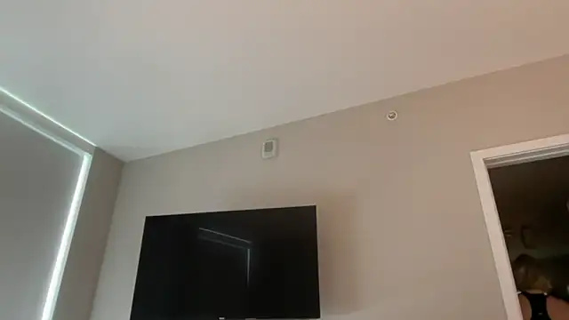 xoxoxjenn online show from April 4, 2026, 8:04 pm