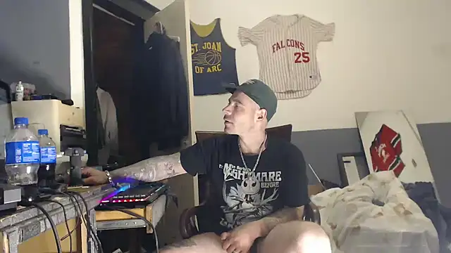 Snapshot of sledge901 chatting on February 20, 2025, 8:39 am sledge901 online show from February 20, 2025, 8:39 am