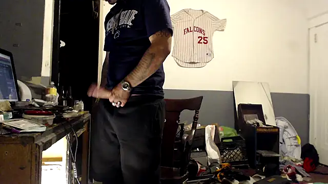 Snapshot of sledge901 chatting on October 18, 2025, 1:07 am sledge901 online show from October 18, 2025, 1:07 am