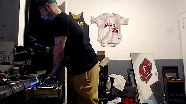 Snapshot of sledge901 chatting on January 9, 2025, 4:19 am sledge901 online show from January 9, 2025, 4:19 am