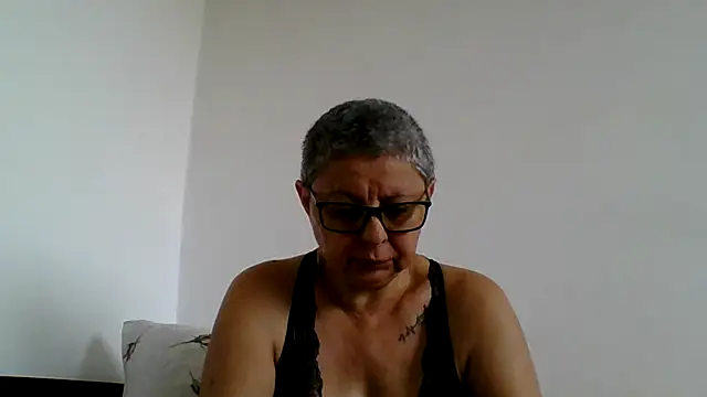 Snapshot of roseblak42 chatting on July 2, 2026, 3:51 pm roseblak42 online show from July 2, 2026, 3:51 pm
