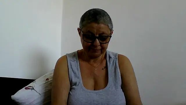 Snapshot of roseblak42 chatting on June 17, 2026, 1:54 pm roseblak42 online show from June 17, 2026, 1:54 pm