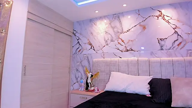 kiana cream online show from October 29, 2025, 12:15 pm