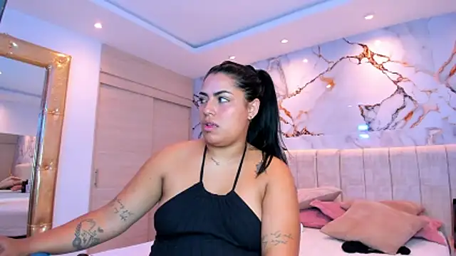 kiana cream online show from April 18, 2026, 9:15 pm