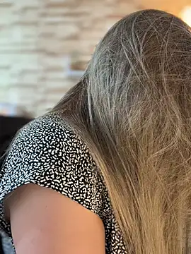 Snapshot of _Abril-Office1 chatting on February 18, 2026, 3:19 pm Abril-Office1 online show from February 18, 2026, 3:19 pm