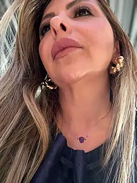  Abril-Office1 online show from March 10, 2026, 3:27 pm