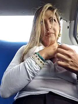  Abril-Office1 online show from March 4, 2025, 2:32 pm