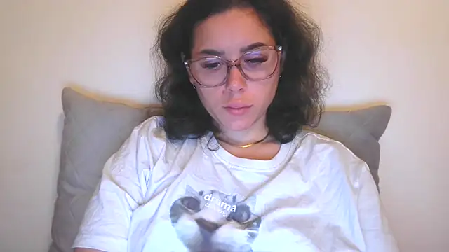 LovelyJulliette online show from November 21, 2025, 11:09 am