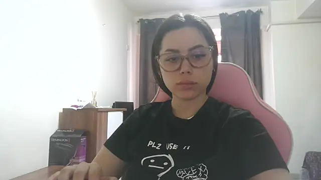 LovelyJulliette online show from June 1, 2026, 10:15 am