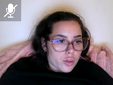 LovelyJulliette online show from November 25, 2025, 3:12 pm