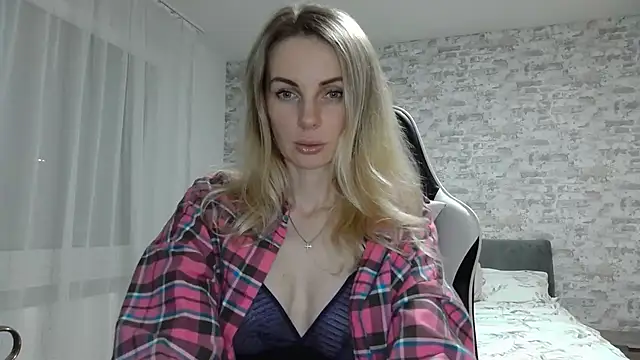 AlissonBia online show from May 10, 2026, 9:05 pm