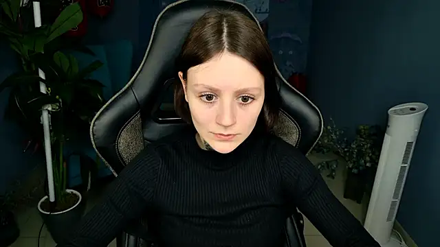 VeliraBraitberg online show from March 12, 2025, 11:10 am