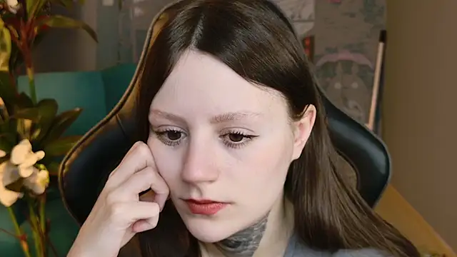 VeliraBraitberg online show from February 26, 2025, 8:06 am